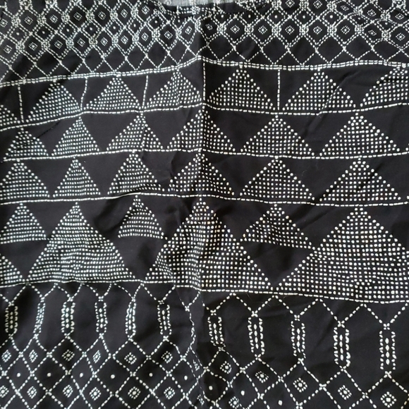 H&M - Patterned Sleeveless Top - Picture 3 of 3